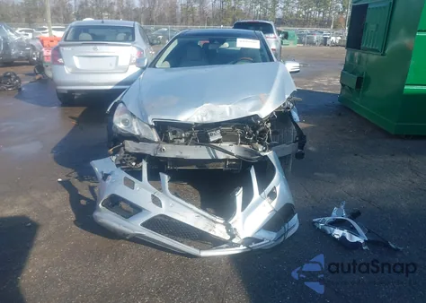 2011 Mercedes-Benz E 550 z USA, uszkodzony, nr VIN WDDKJ7CB9BF098382